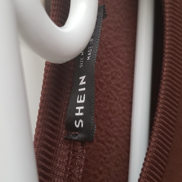 A sweater/shirt - Picture 2 of 3